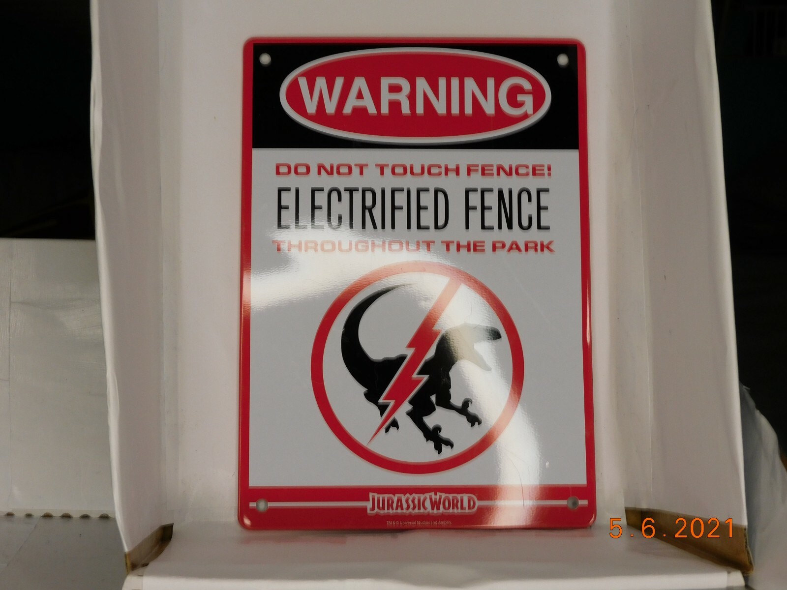 Jurasic World Electrified Fence Sign Lootcrate