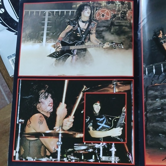 Mötley Crüe Shout At The Devil- Tour Concert Photo Book Program Rock