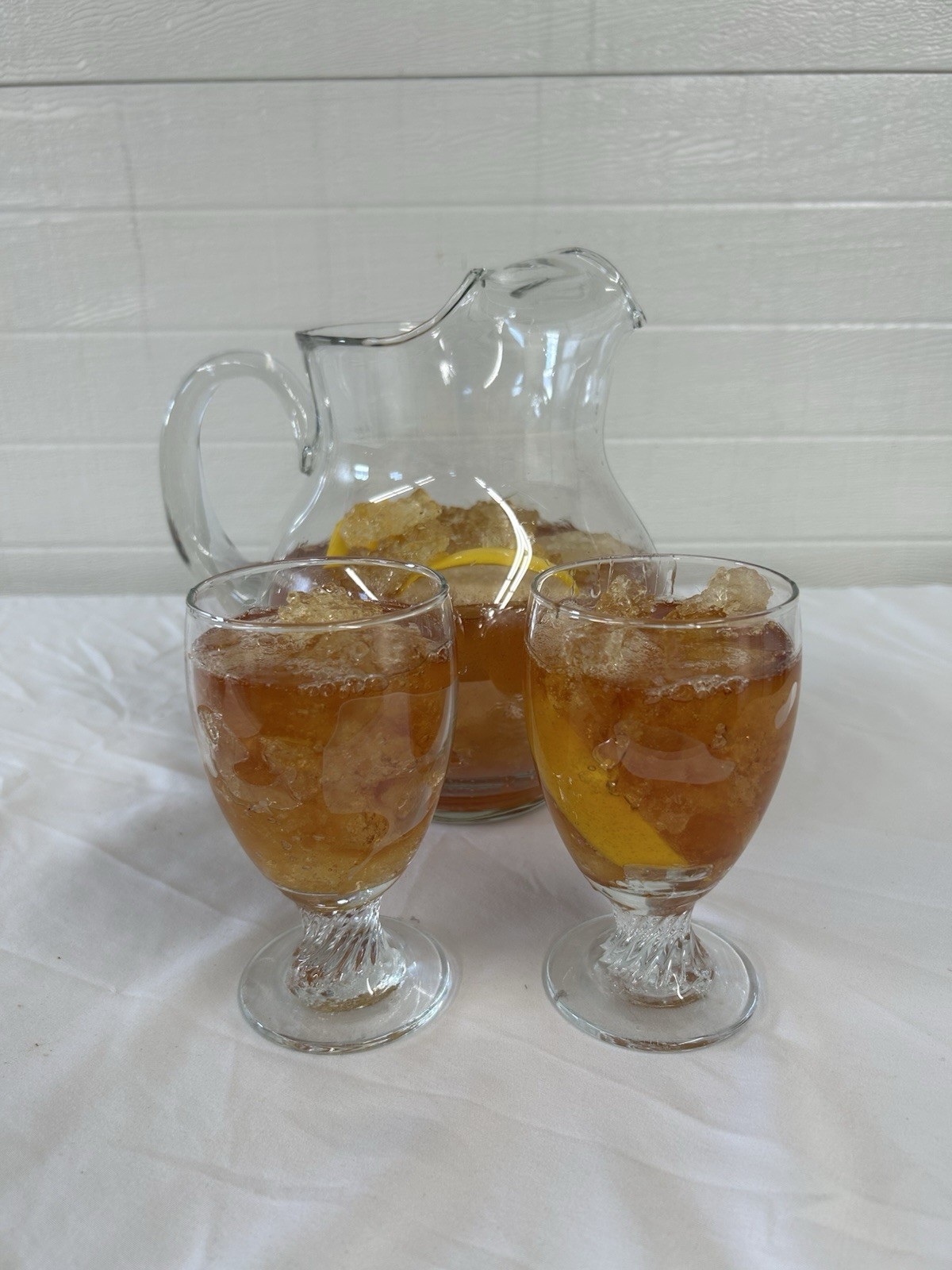 Pitcher Of Lemon Iced Tea & glasses Realistic Fake Faux Food Movie Props Diner