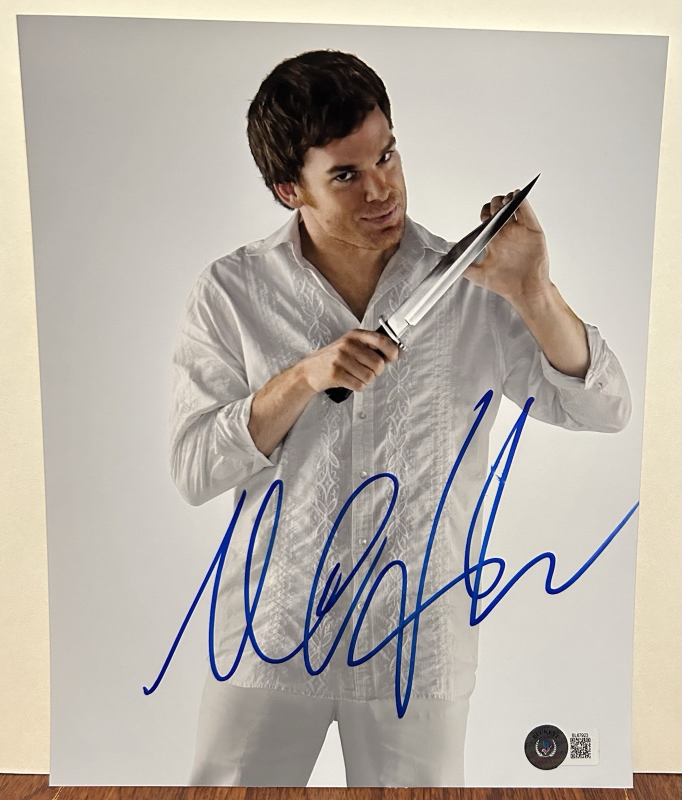MICHAEL C. HALL SIGNED DEXTER 8×10 PHOTO A SIX FEET UNDER BECKETT BAS