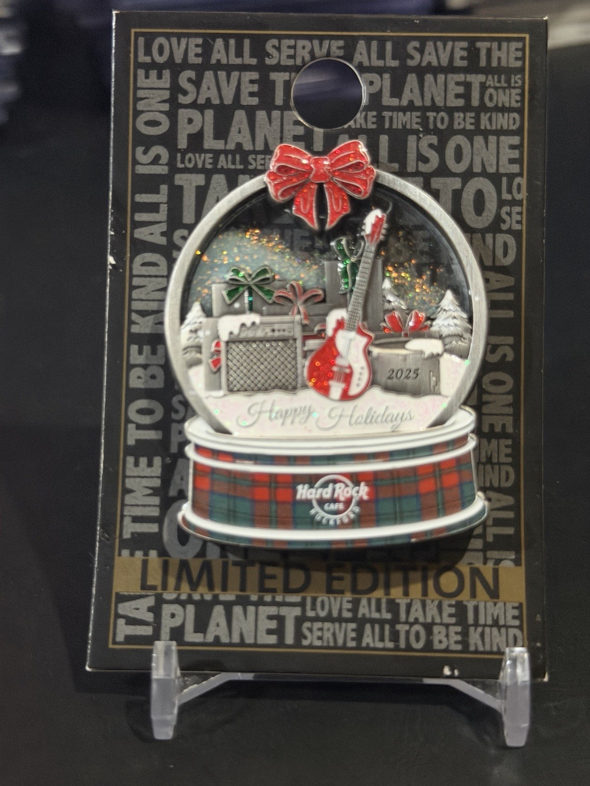 Hard Rock Cafe Happy Holidays 2025 Pin Limited Edition Glitter Snow Globe NEW
