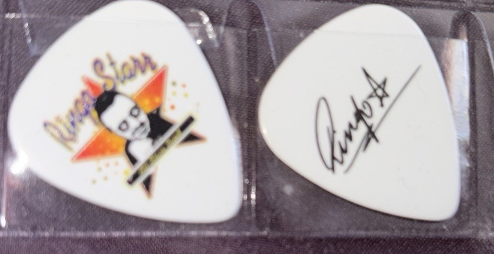 1 RINGO STARR All Star band signature guitar pick Postpaid
