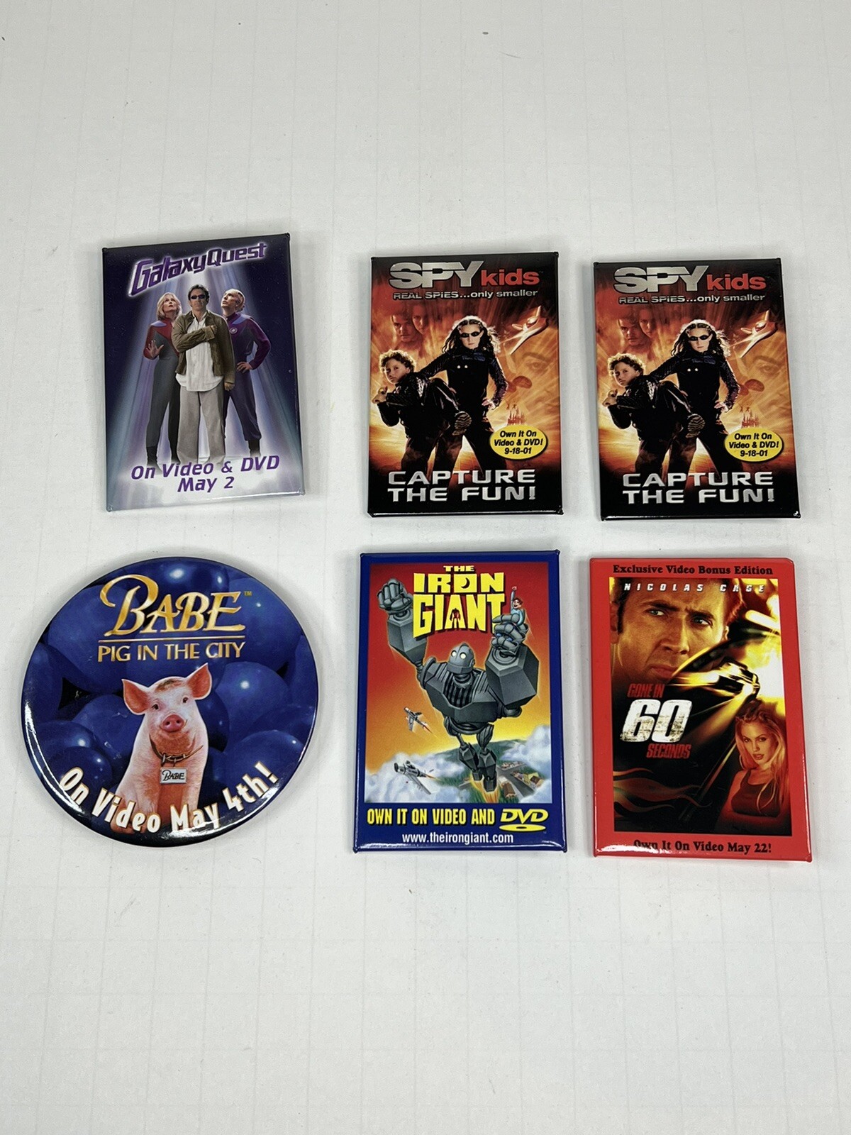 Vtg Movie Buttons Promo Pins Lot of 6 Babe Spy Kids Galaxy Quest Iron Giant