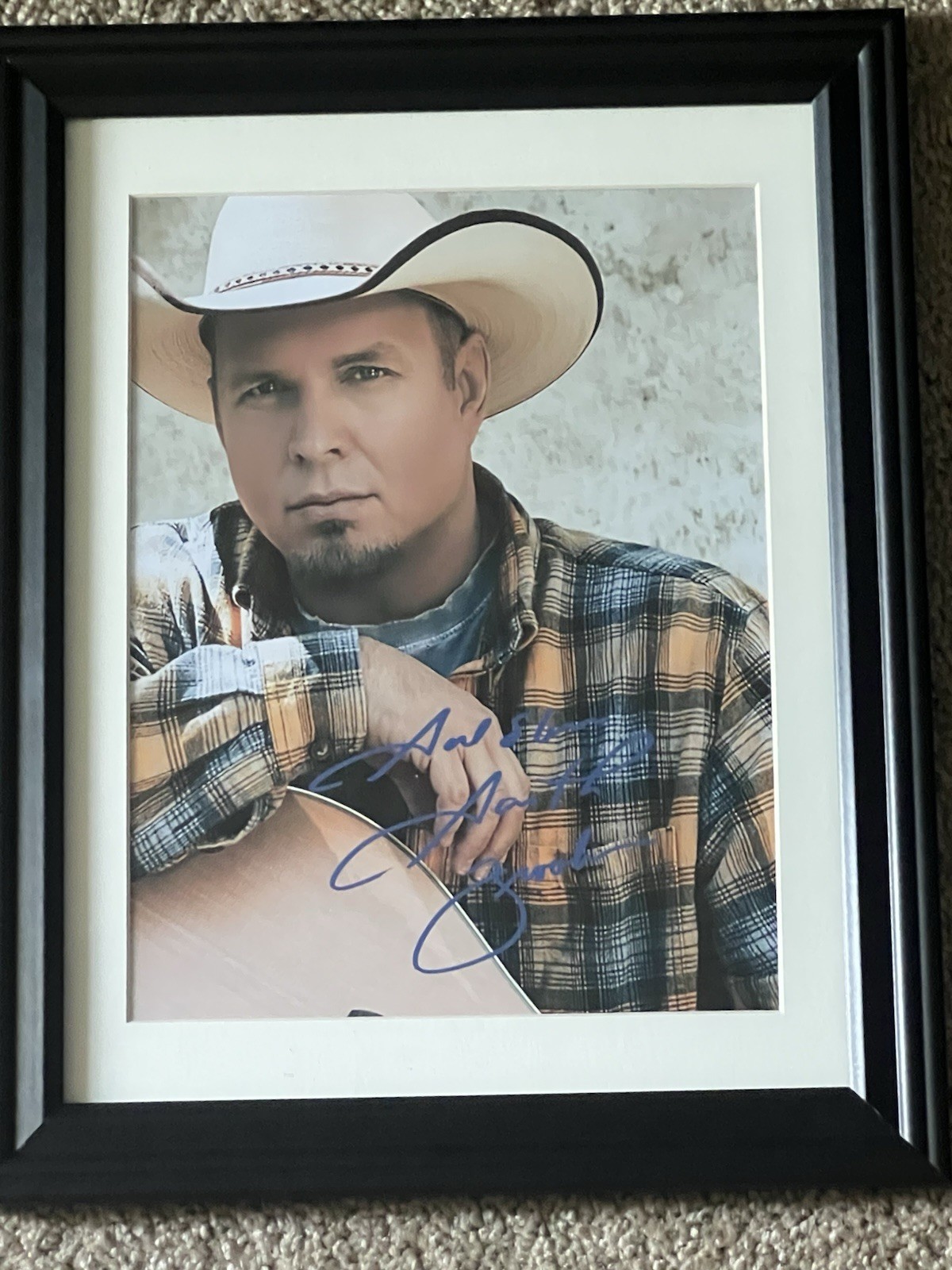 GARTH BROOKS Autographed signed 8×11.5 photo Country Music Legend Nicely Framed