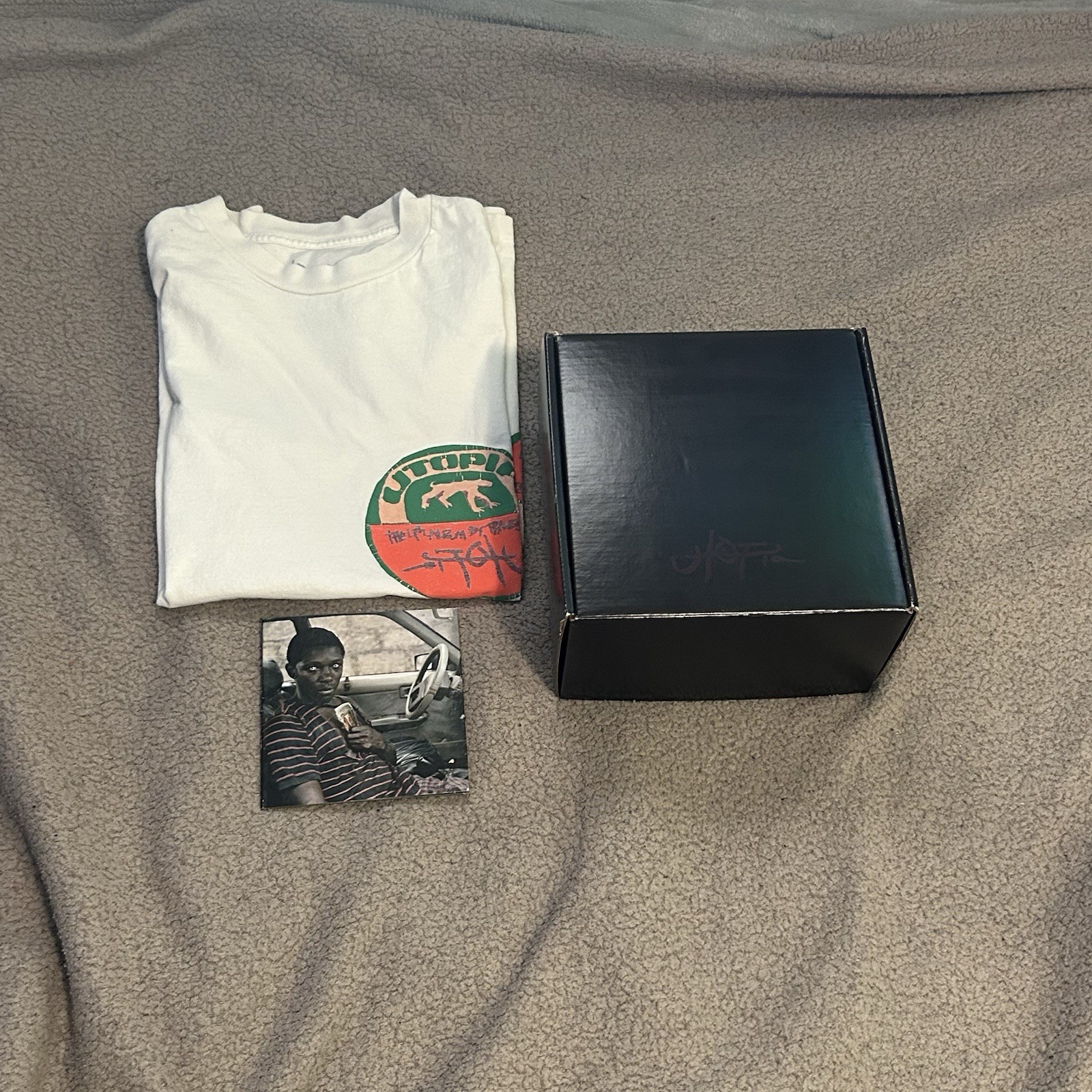 Travis Scott Pre-Order Utopia Signed CD & T-Shirt with Box