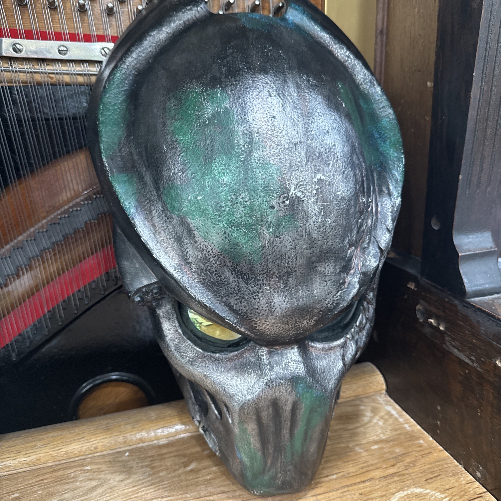 ORIGINAL LIFE-SIZE 1:1 PREDATOR TRACKER BIO-HELMET PROP REPLICA/WEARABLE 18”