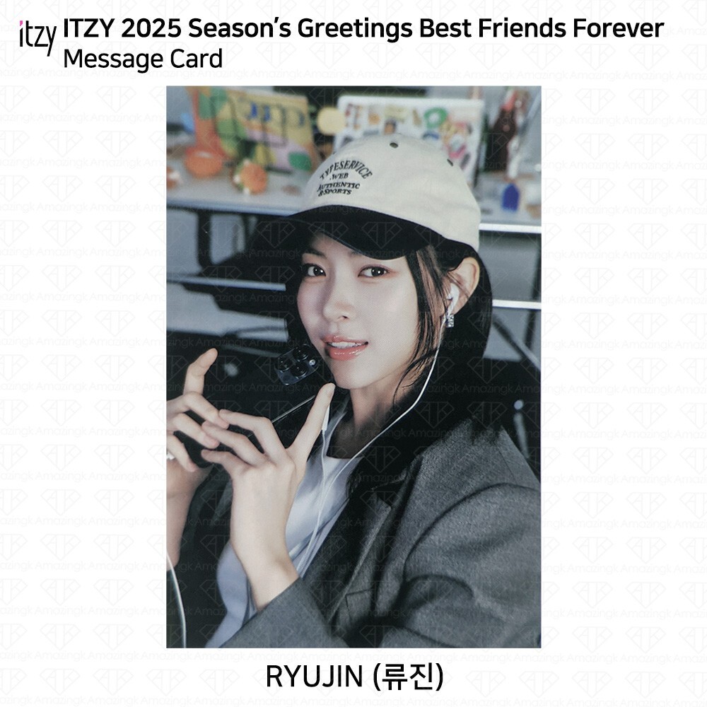 ITZY 2025 Season’s Greetings Best Friends Forever Photocard ID Photo Keyring