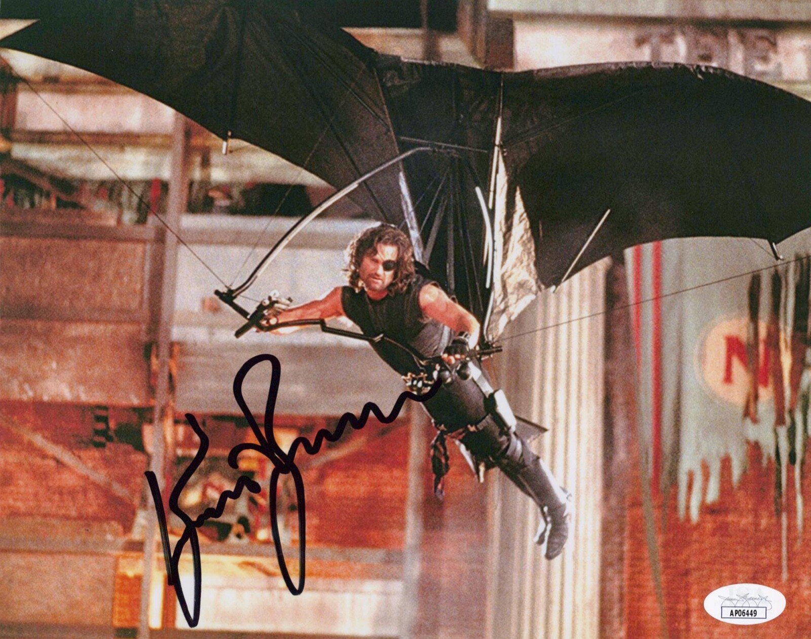 Kurt Russell signed “ESCAPE FROM LA” 8×10 Photo a PROOF Snake Flying JSA COA