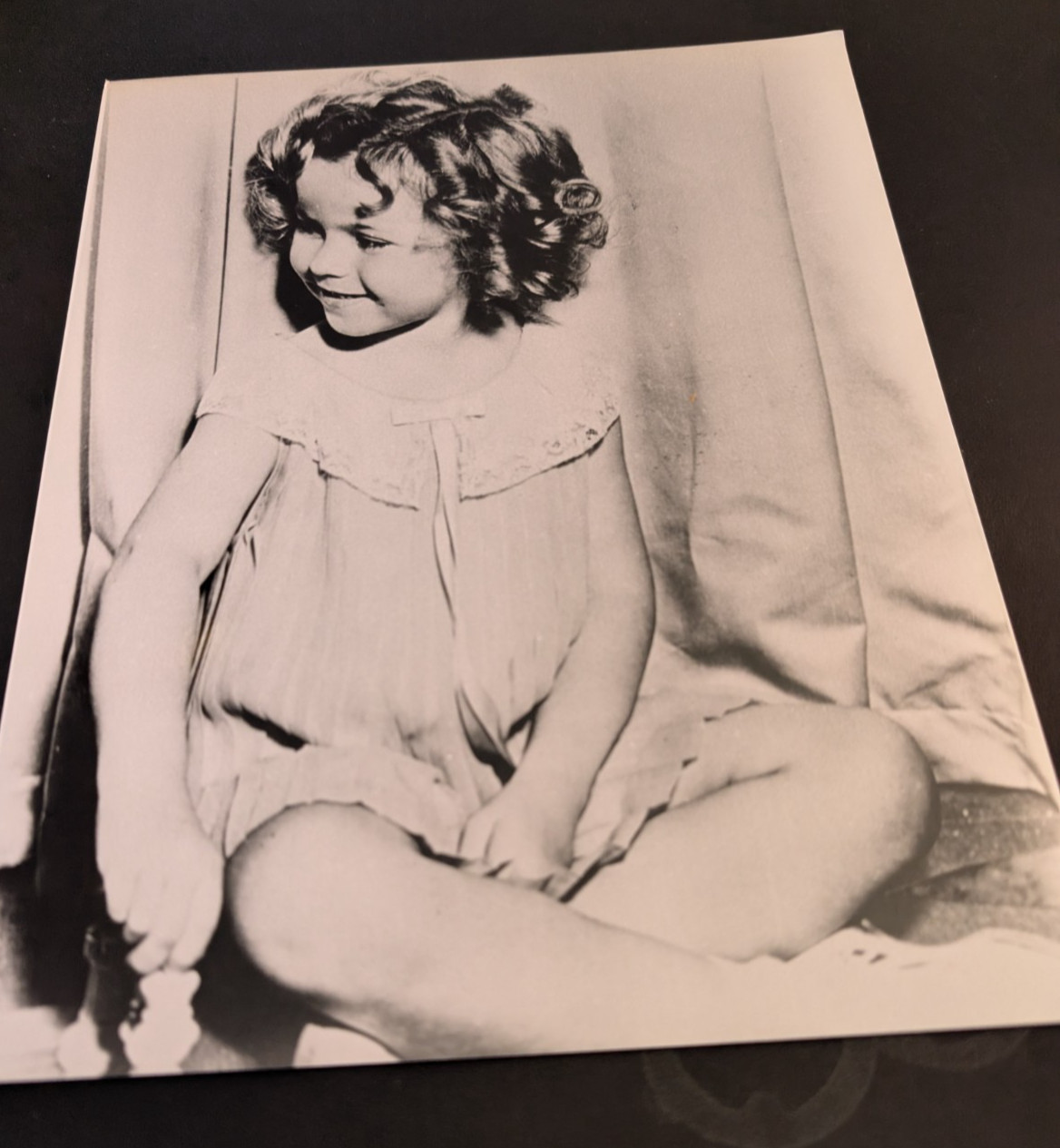 1940 8×10 Hollywood Glossy- SHIRLEY TEMPLE in light colored short sleeve dress