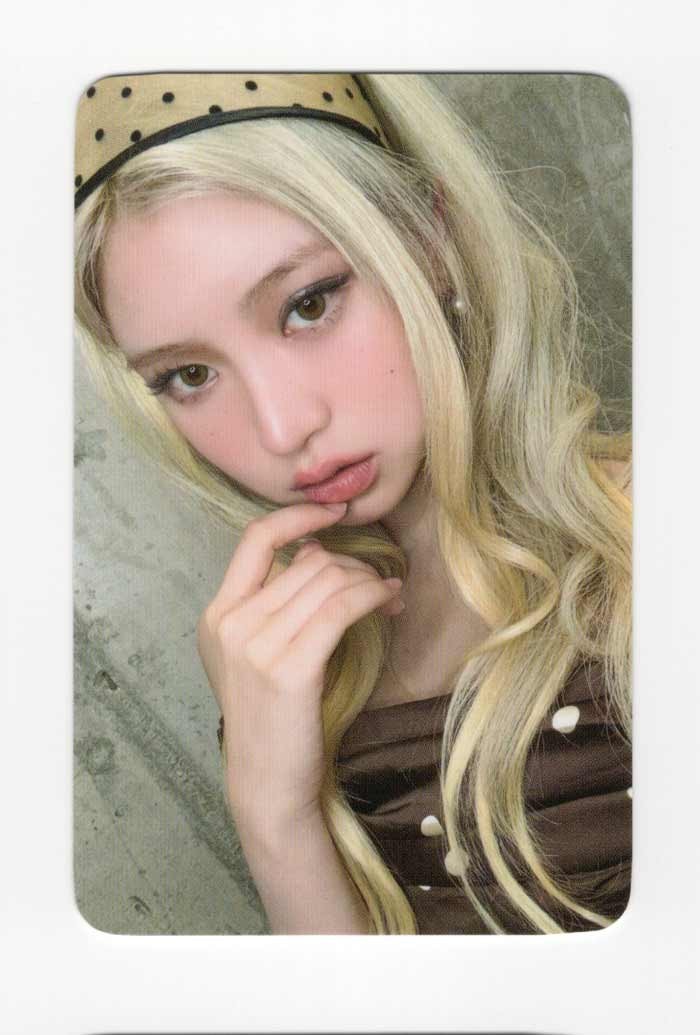 KiiiKiii – 2nd EP Delulu Pack [WITHMUU] LUCKY DRAW EVENT EXCLUSIVE PHOTOCARD