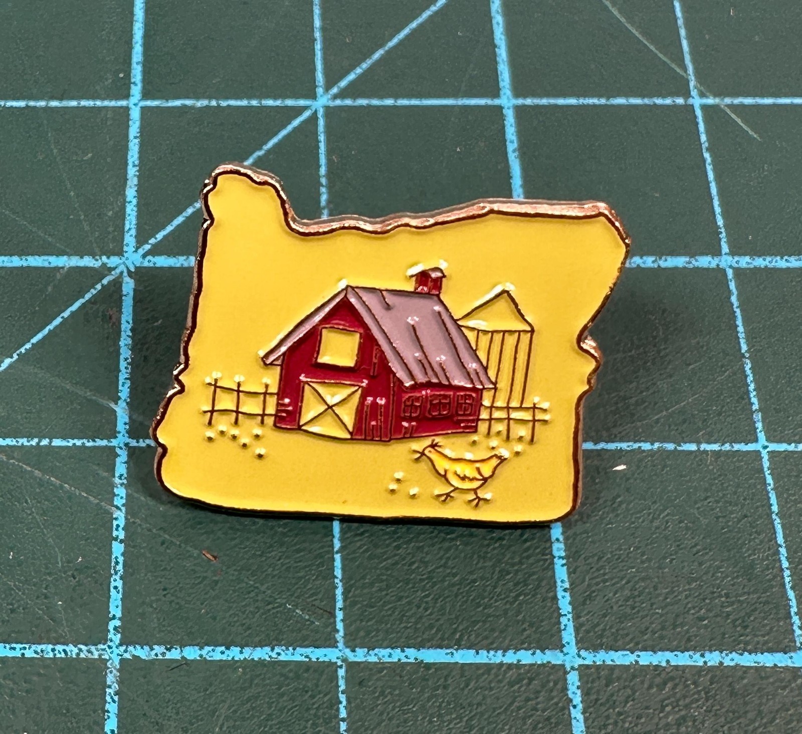 Oregon State Farm Barn Chicken Enamel Lapel Pin Yellow Red Gold Tone Outline
