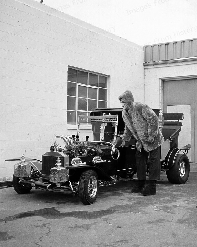 8×10 Print Fred Gwynne The Munsters Candid on Studio Lot 1964 Courtesy CBS #4305