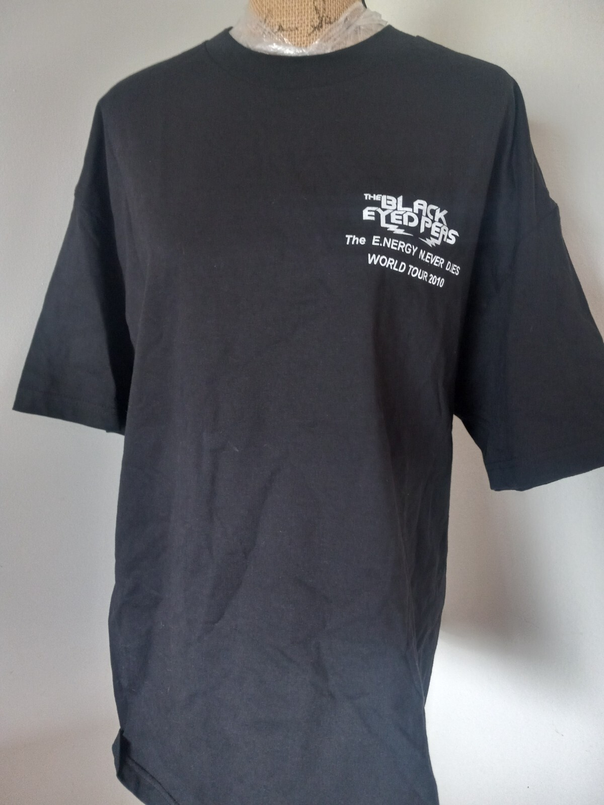 Black Eyed Peas TShirt Extra Large Graphic Black Crew Neck World Tour 2010