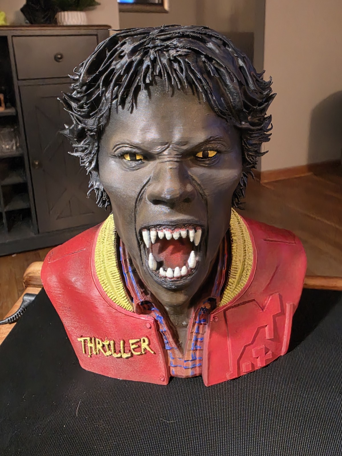 Michael Jackson THRILLER head Bust. WEREWOLF Horror Movies Music Memorabilia POP