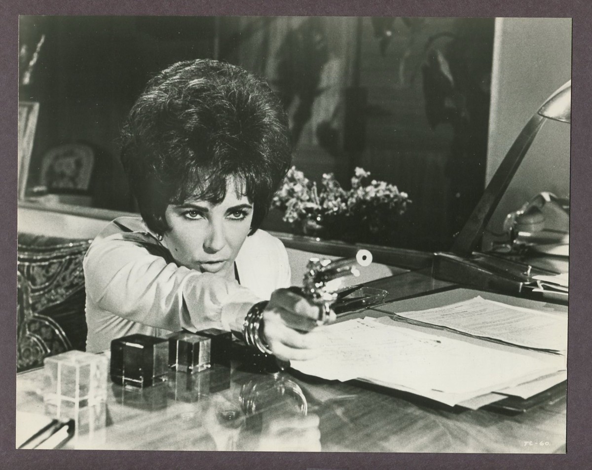 Elizabeth Liz Taylor Sexy Gun Portrait 1967 The Comedians Original Photo J5733
