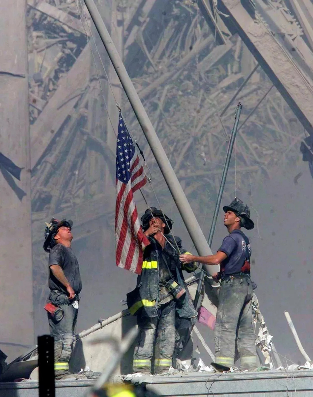 New York Firefighters Raising Flag 911 4×6 Picture Celebrity Print