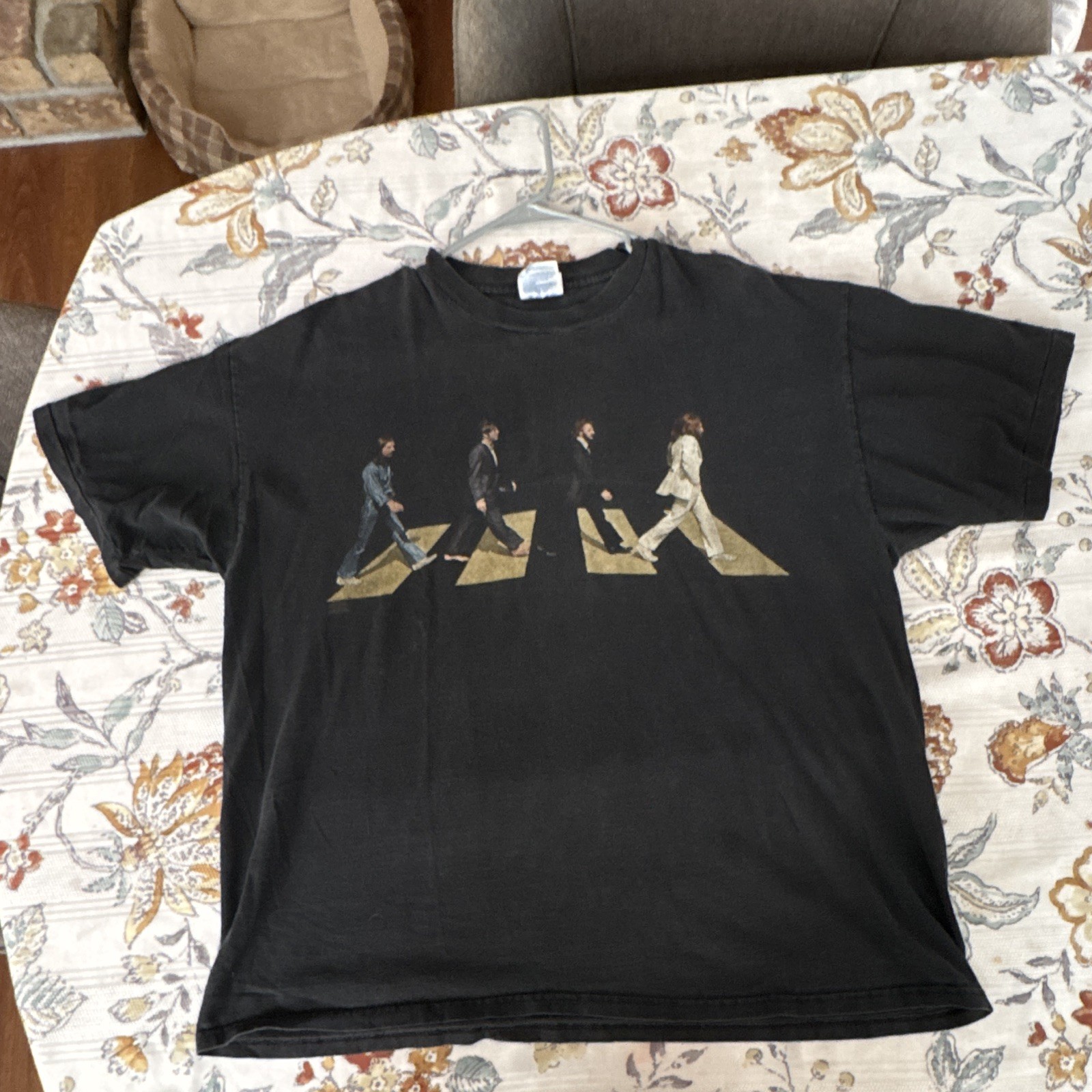 Hanes Heavyweight Beatles Abbey Road Graphic Black T-Shirt Adult XL (46-48)