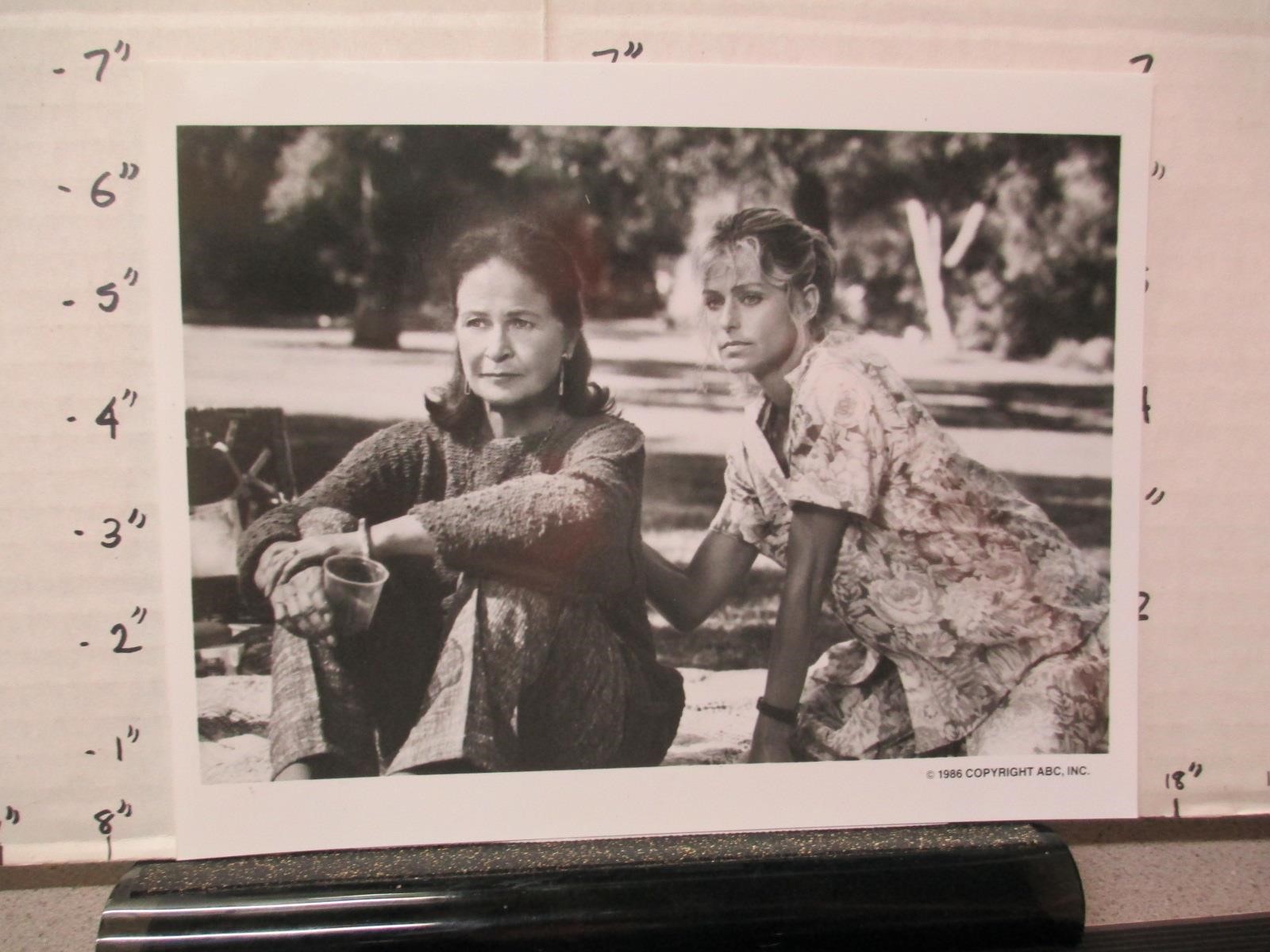 ABC TV show photo 1986 BETWEEN Two Women Colleen Dewhurst Farrah Fawcett outside