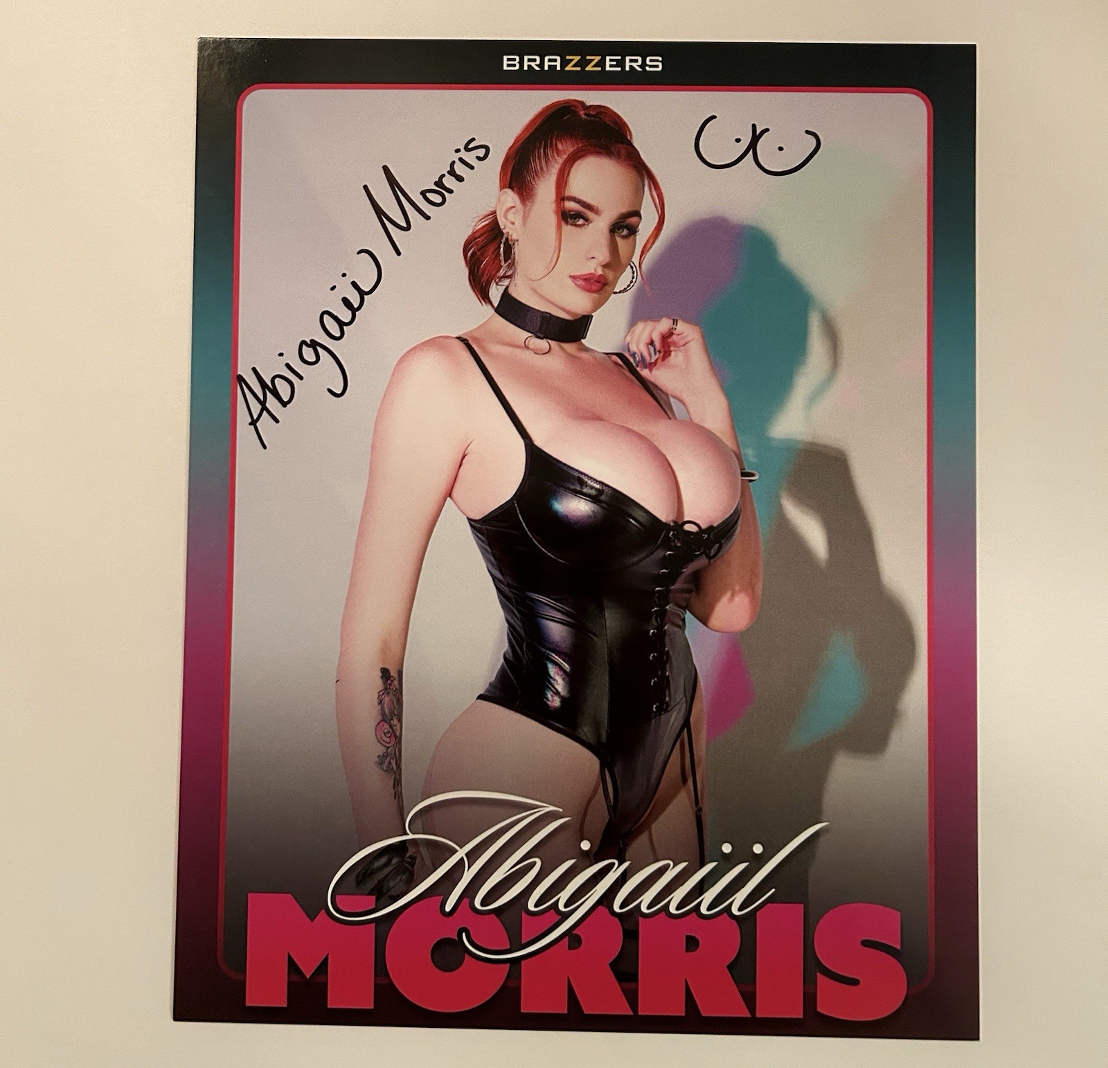 Busty Adult Star Abigaiil Morris 8×10 Brazzers Autograph Photo (Proof Pic) AVN