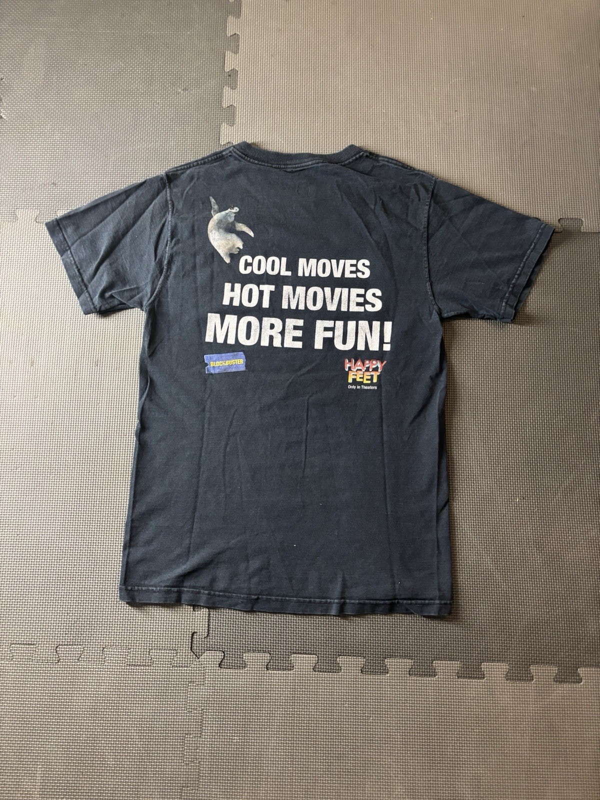 Happy Feet 2006 Promotional Movie T-Shirt Blockbuster Warner Bros Youth L Black
