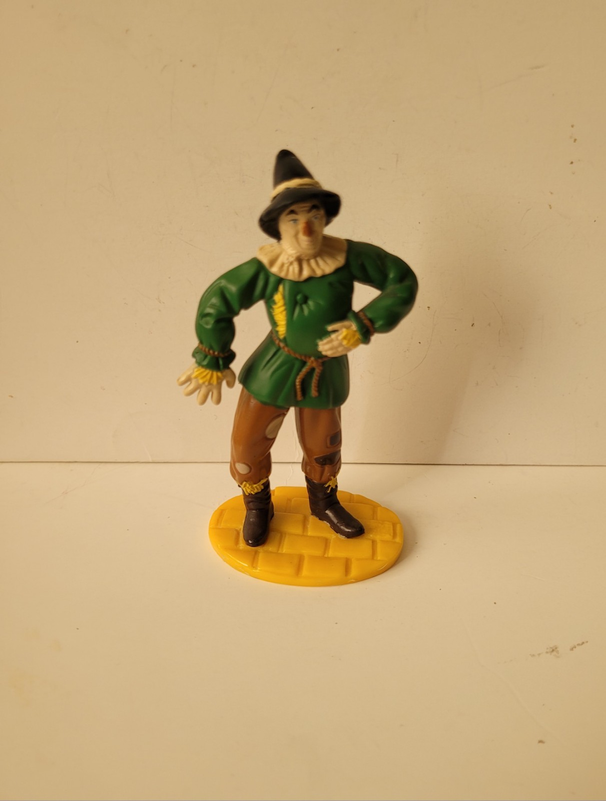 WIZARD of OZ Ray Bolger SCARECROW Trevco 4″ PVC Figure Turner Presents 1998