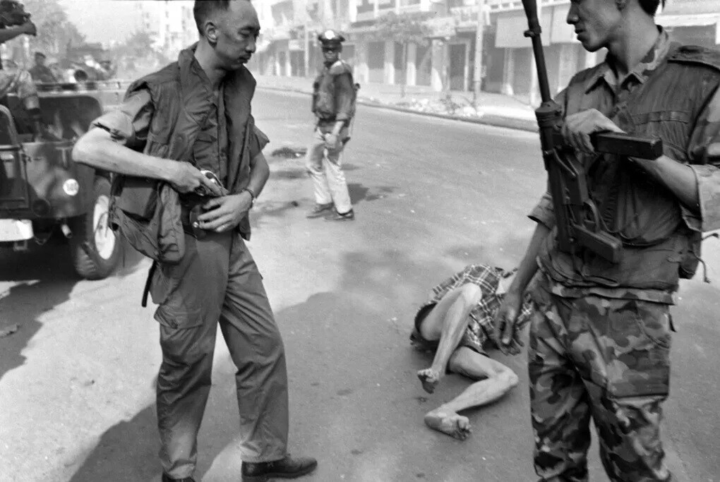 Vietnam War Viet Cong Executed By General Nguyen Loan 1970 8×10 Picture Celebrit