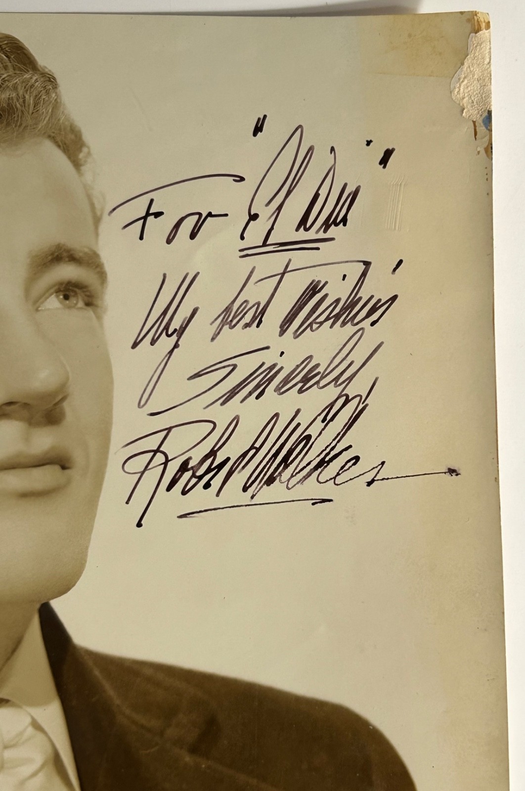 ROBERT WALKER—SIGNED PHOTO—HITCHCOCK STRANGERS TRAIN•JUDY GARLAND•JENNIFER JONES