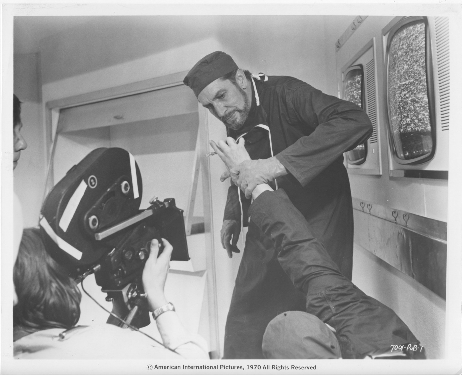 SCREAM AND SCREAM AGAIN photo VINCENT PRICE original 1970 on set publicity still