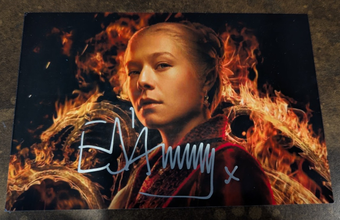 🔥 Signed Authentic 4×6 Photo of Emma D’Arcy – Rare Autograph Collectible! 🔥