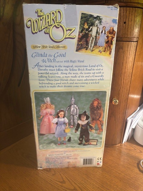 The Wizard of Oz, Yellow Brick Road Collection – Glinda the Good Witch doll