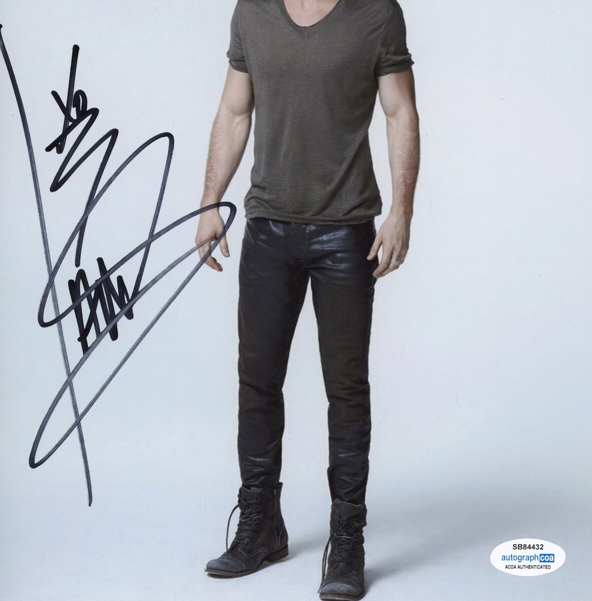 Ian Somerhalder signed “THE VAMPIRE DIARIES” 8×10 Photo PROOF f Sexy ACOA COA
