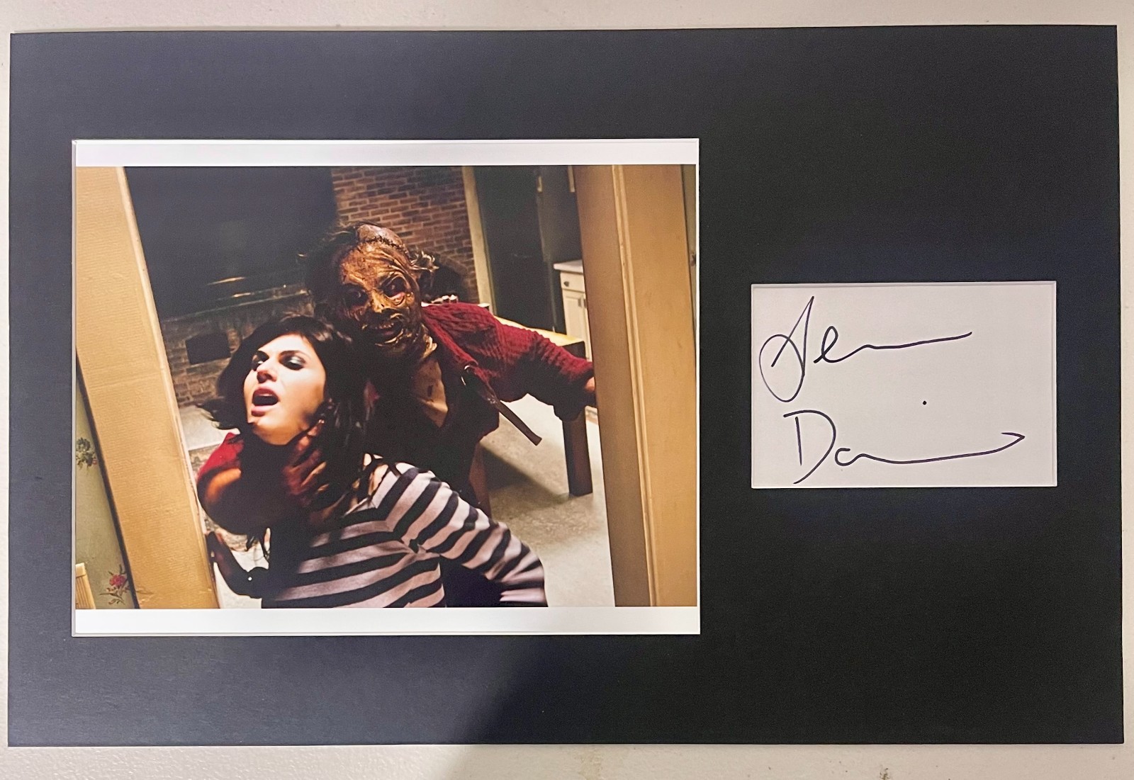 Alexandra Daddario Texas Chainsaw matted signed index card with photo 11×17 #1