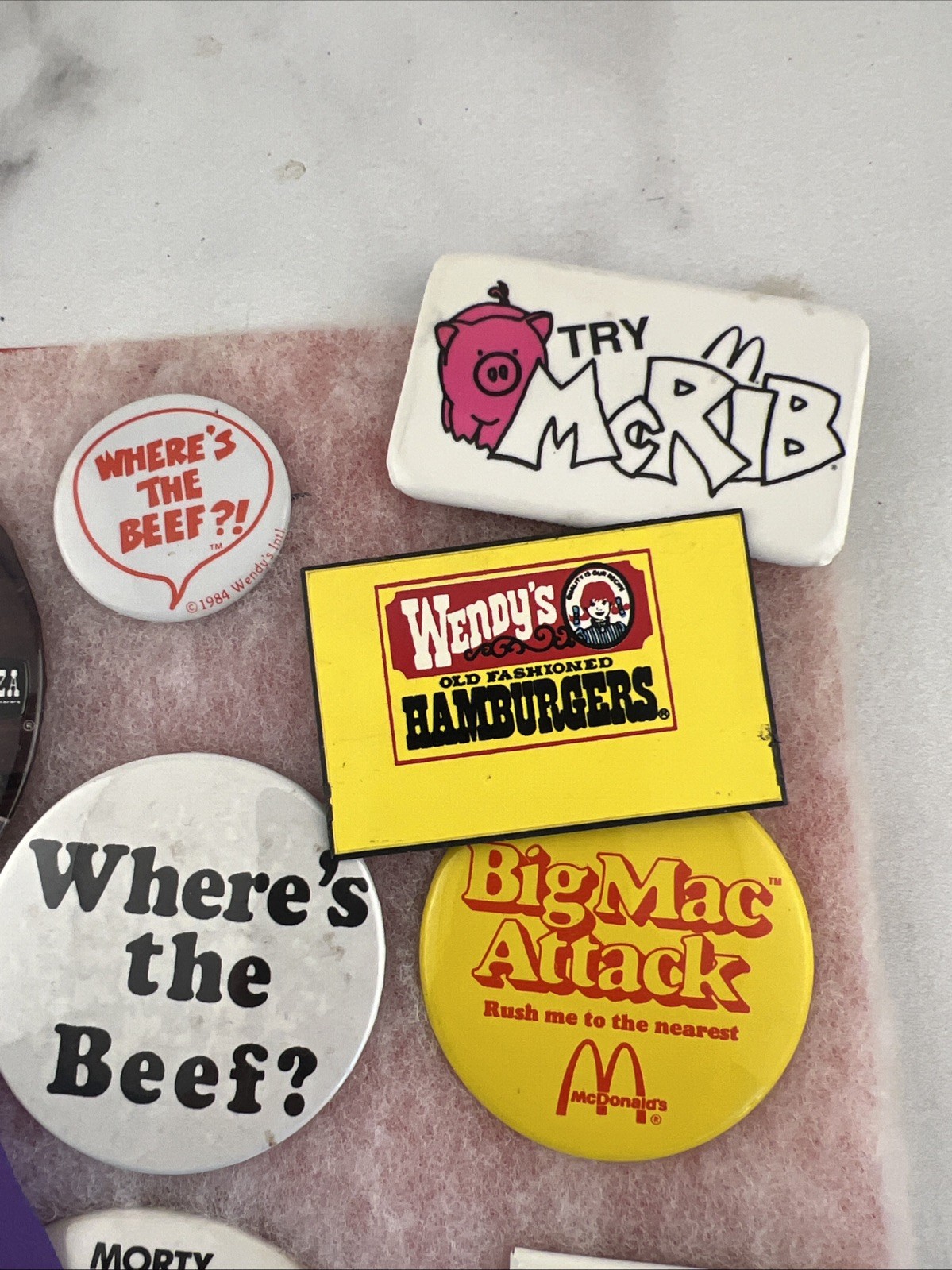 Lot Of 15 Pins And Buttons From Vintage Restaurants Mcdonald’s ￼Etc.