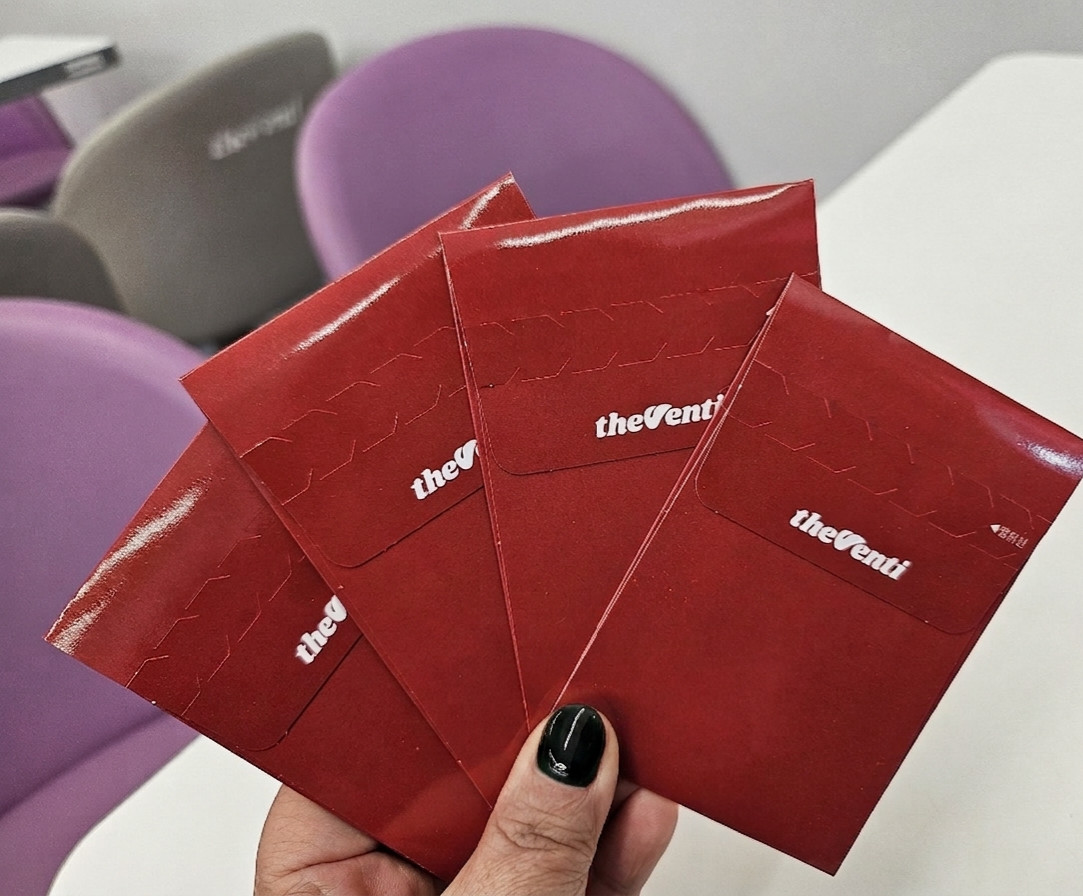 theVenti x G-DRAGON (GD) Korea Limited Random Photo Card 2pcs Set 💛