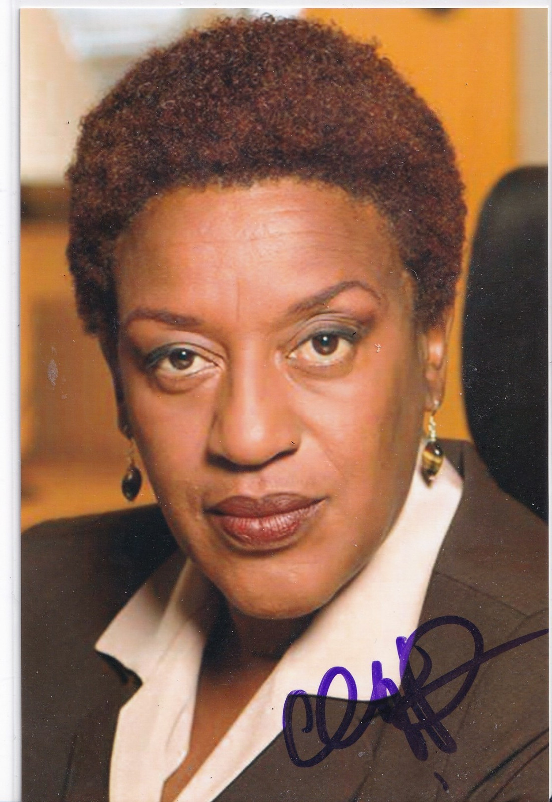 Super RARE CCH Pounder Signed Autographed 4×6 Photo NCIS Actress