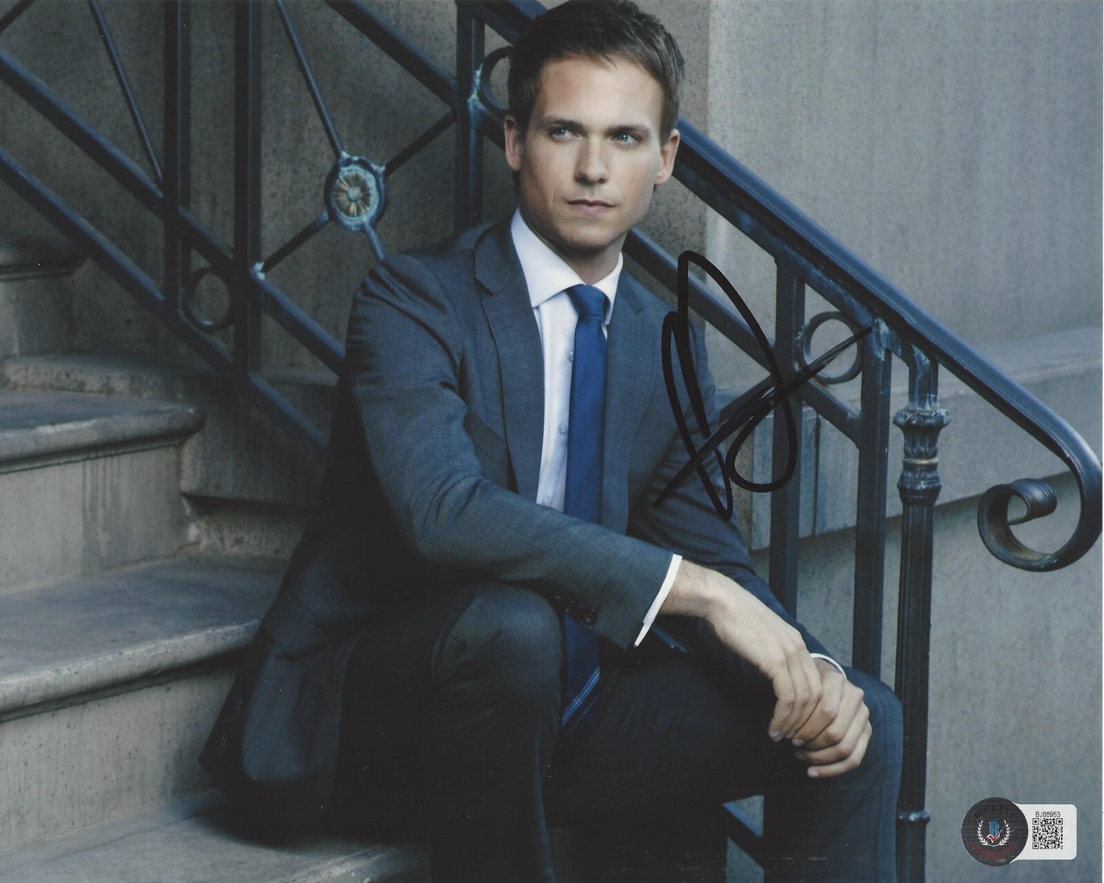 PATRICK J. ADAMS SIGNED SUITS MIKE 8×10 PHOTO C TV SHOW ACTOR BECKETT BAS COA