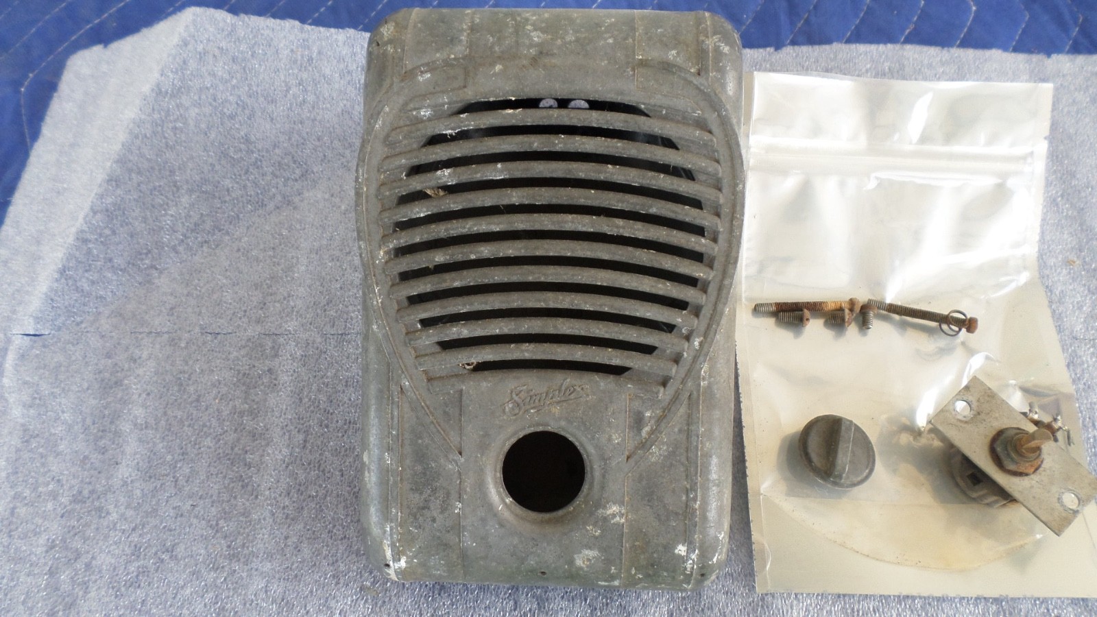 Single Simplex HEART Drive-In Movie Speaker Some Internal Parts Some Cracks