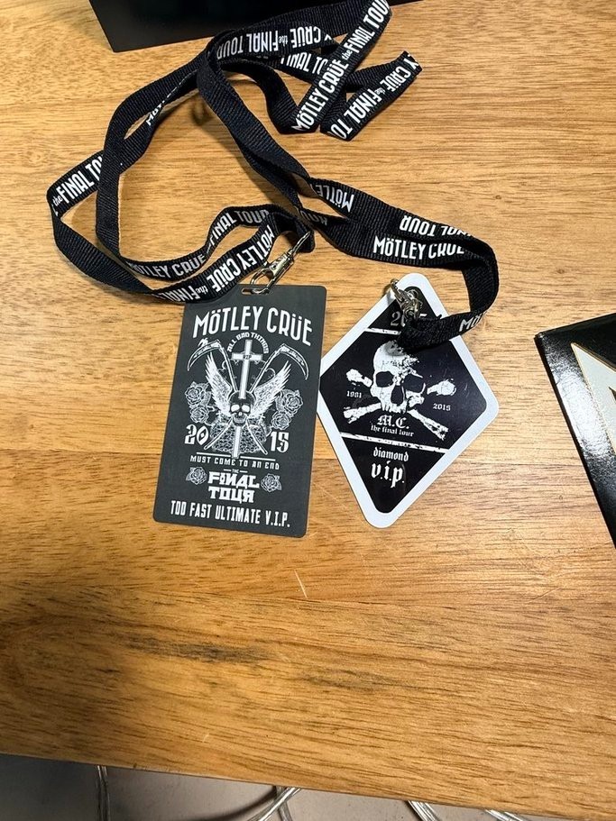Mötley Crüe – ALL BAD THINGS – Final Tour 2015 VIP Bundle – RED VINYL