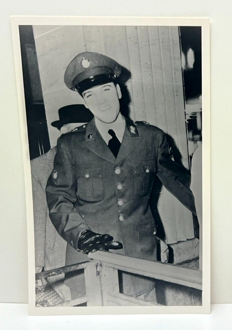 ELVIS PRESLEY AUTHENTIC ORIGNAL 5×8″ PHOTO 1958 Military Service GERMANY RARE