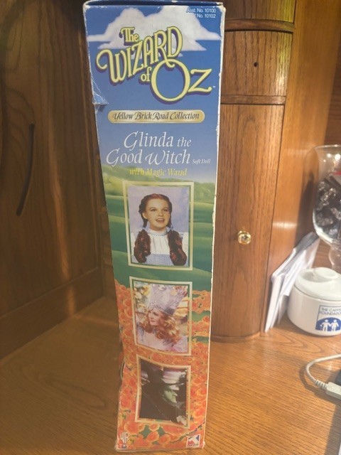 The Wizard of Oz, Yellow Brick Road Collection – Glinda the Good Witch doll