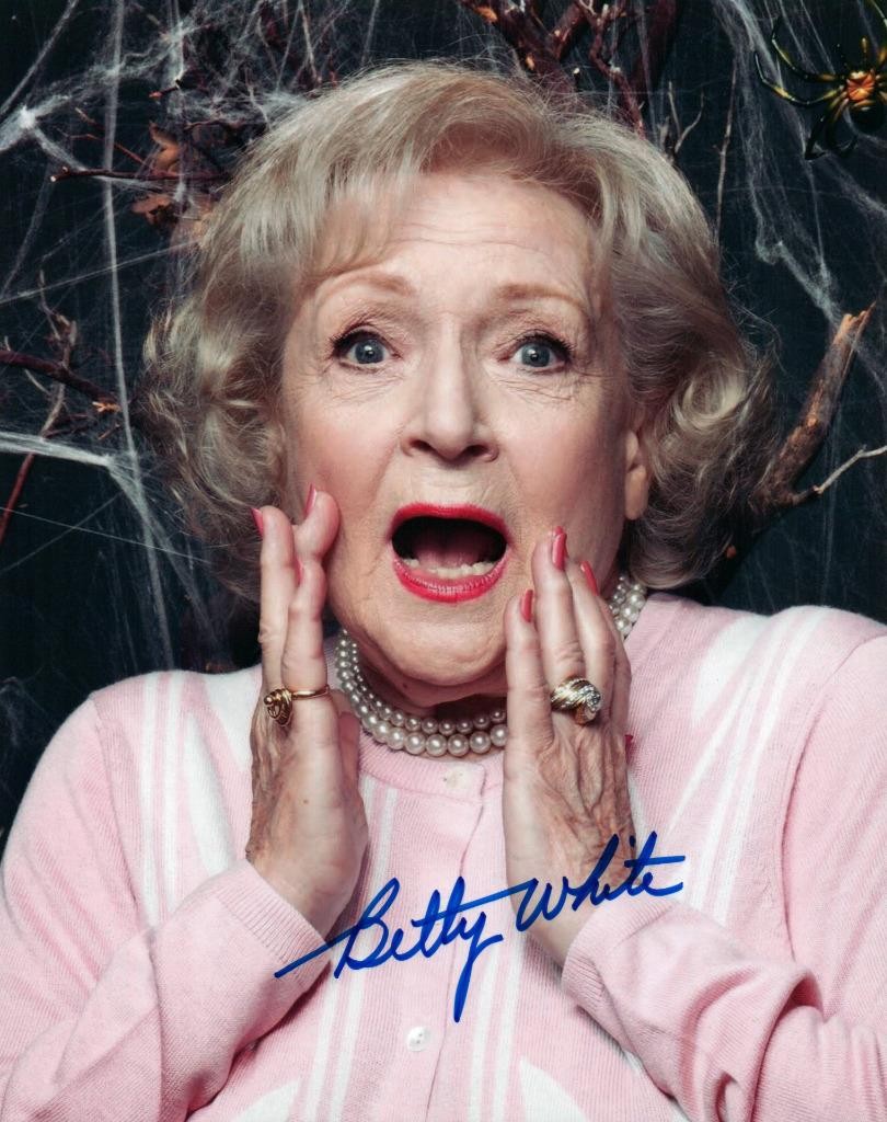 Betty White Signed 8×10 Picture Autographed Photo with COA