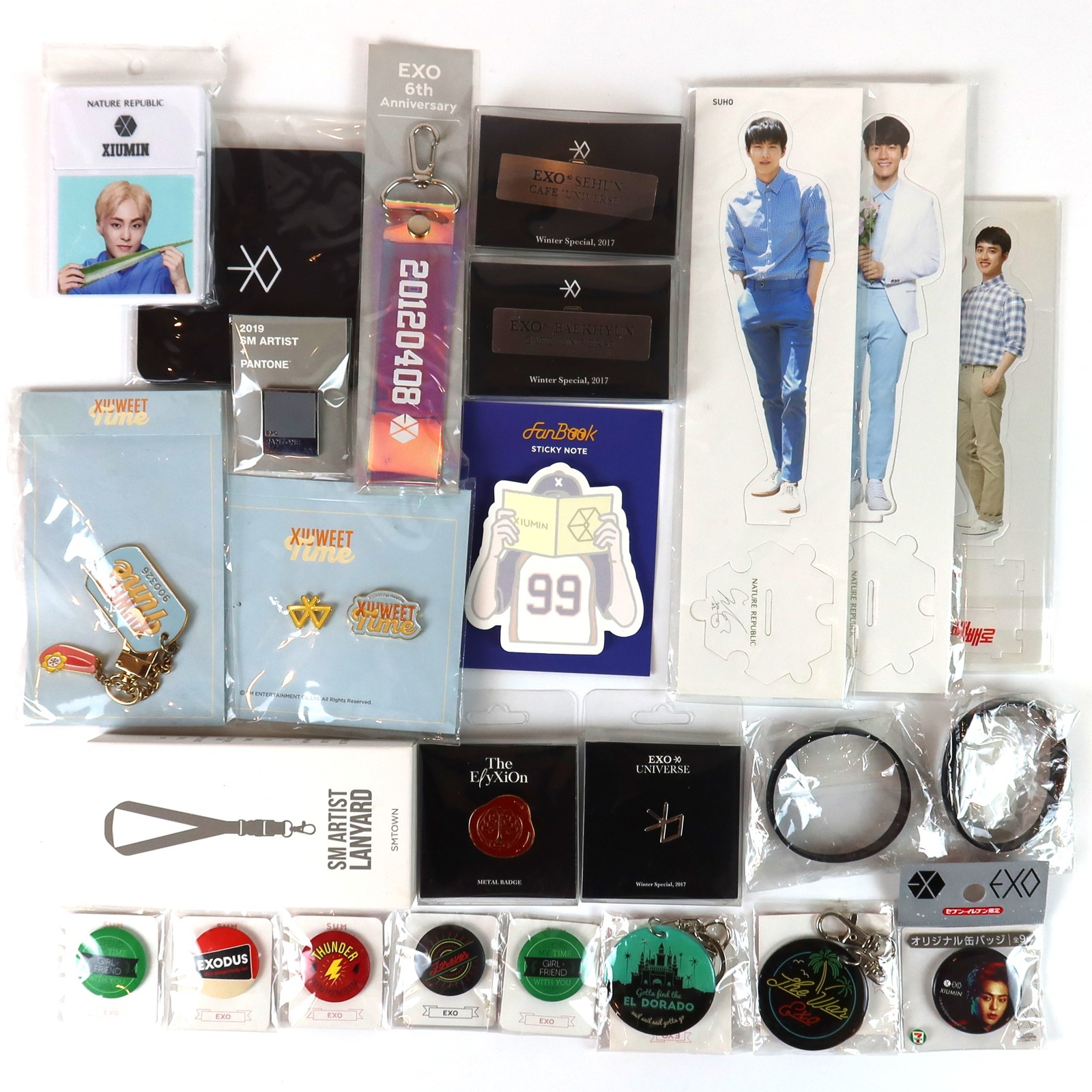 Exo Lot of 25 x SM Official Goods Set Badge Pin Keyring Wristband Etc