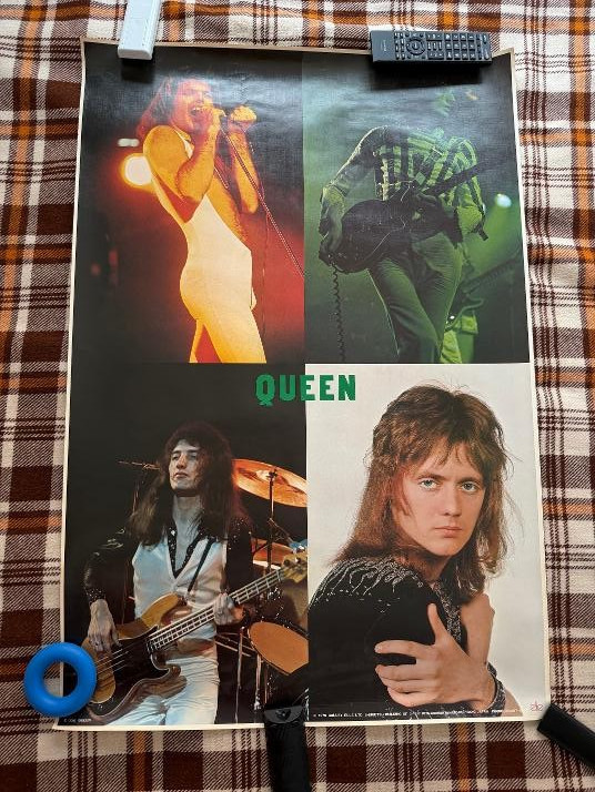 QUEEN – vintage ORIGINAL ELLE JAPAN 1976 promo poster 92cm×62cm
