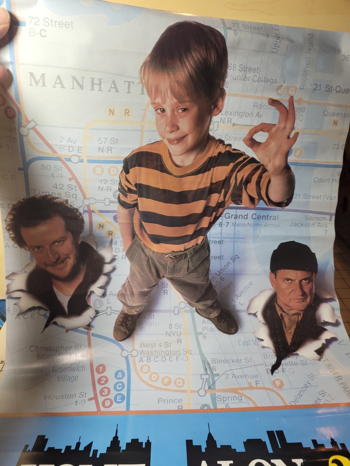 VTG HOME ALONE 2 LOST IN NEW YORK – SOUVENIR POSTER – 13 1/2.5″ x 19.5″ 1992