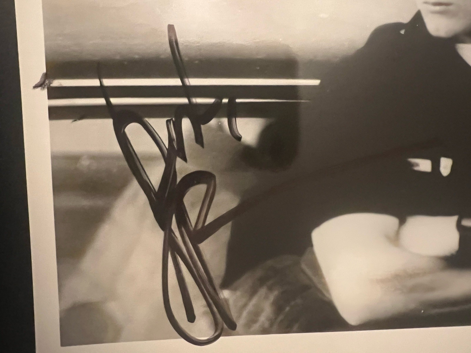 Sean Penn ~ Autographed Photo ~ 8”x10”~ 1988 ~ ‘Colors’