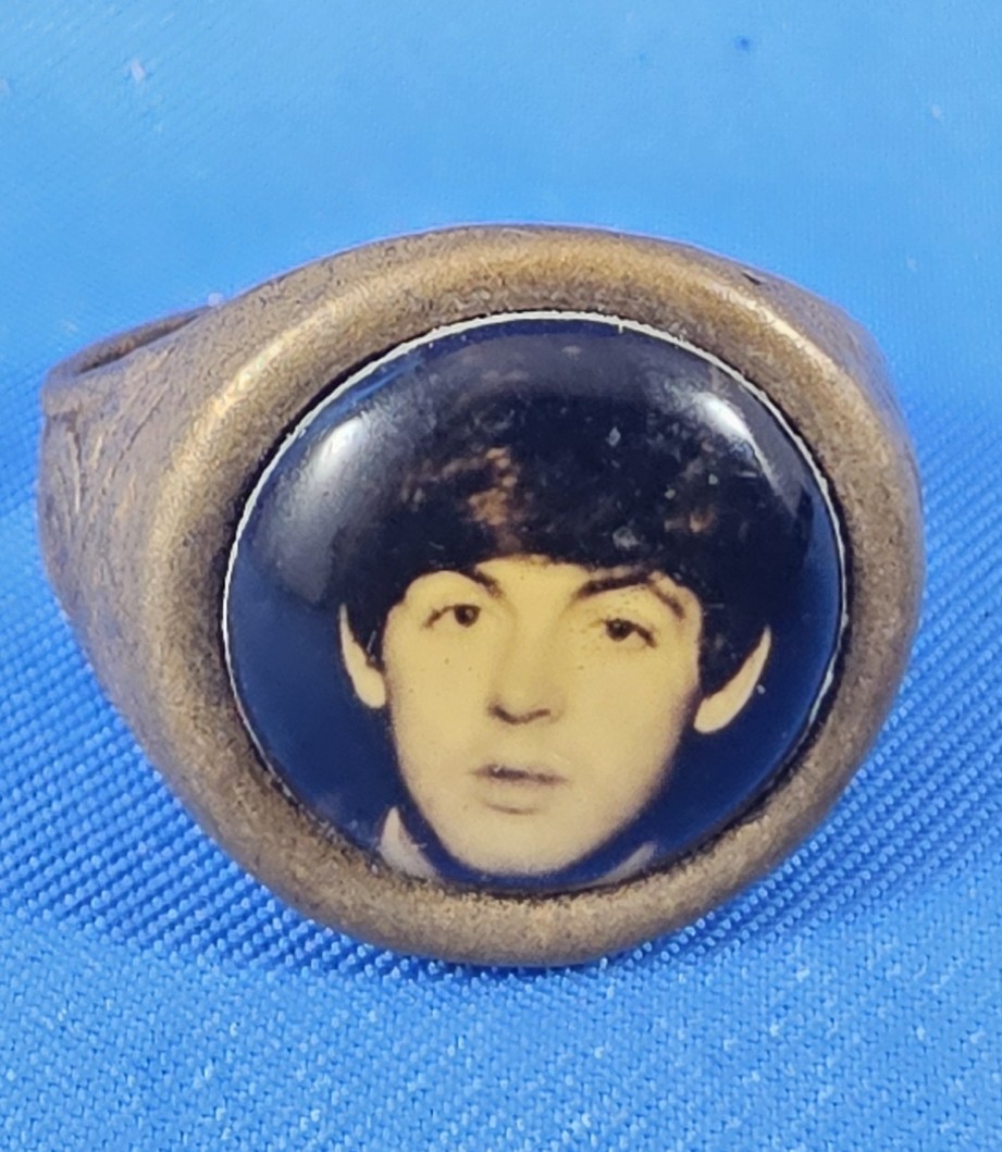 VINTAGE 1960s PAUL MCCARTNEY Brass t RING BEATLES gumball 60s art photo jewelry