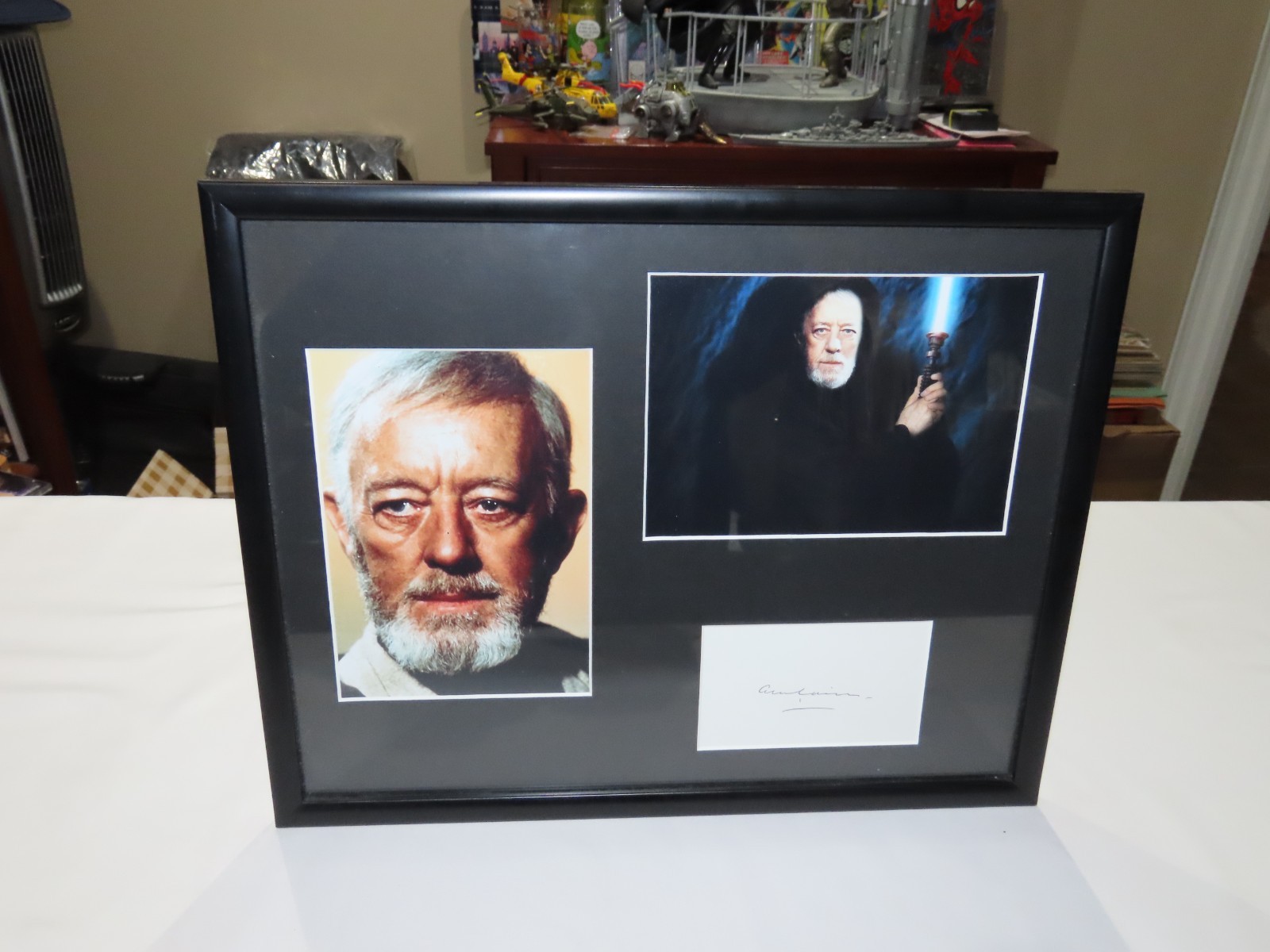 ALEC GUINNESS STAR WARS OBI-WAN SIGNED FRAMED DISPLAY CELEBRITY PAPER COA