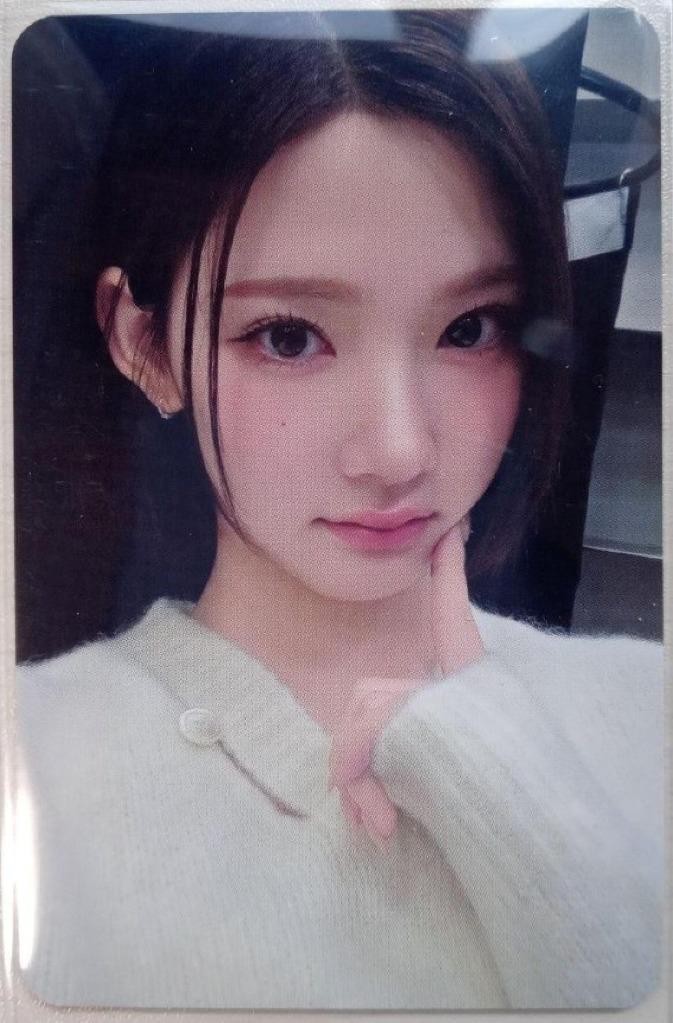 Hearts2Hearts JIWOO 1st Mini Album “FOCUS” Photo Card, Makestar *