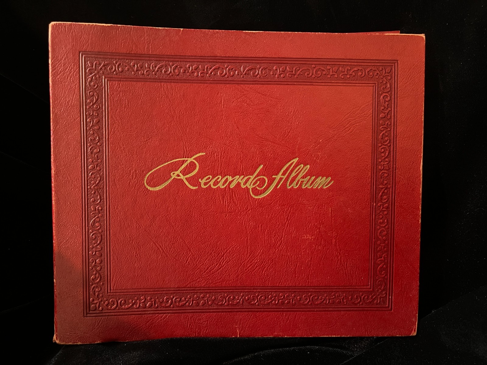 Decca Record Album 1950s with 12 45s