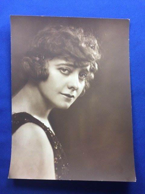 PUBLICITY PHOTOGRAPH OF SILENT FILM ACTRESS MYRTLE STEDMAN
